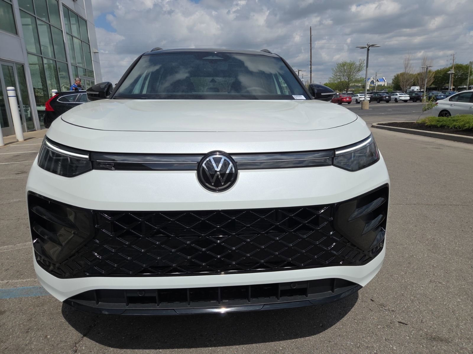 New 2026 Volkswagen Tiguan SE R-Line AWD/4WD image 14