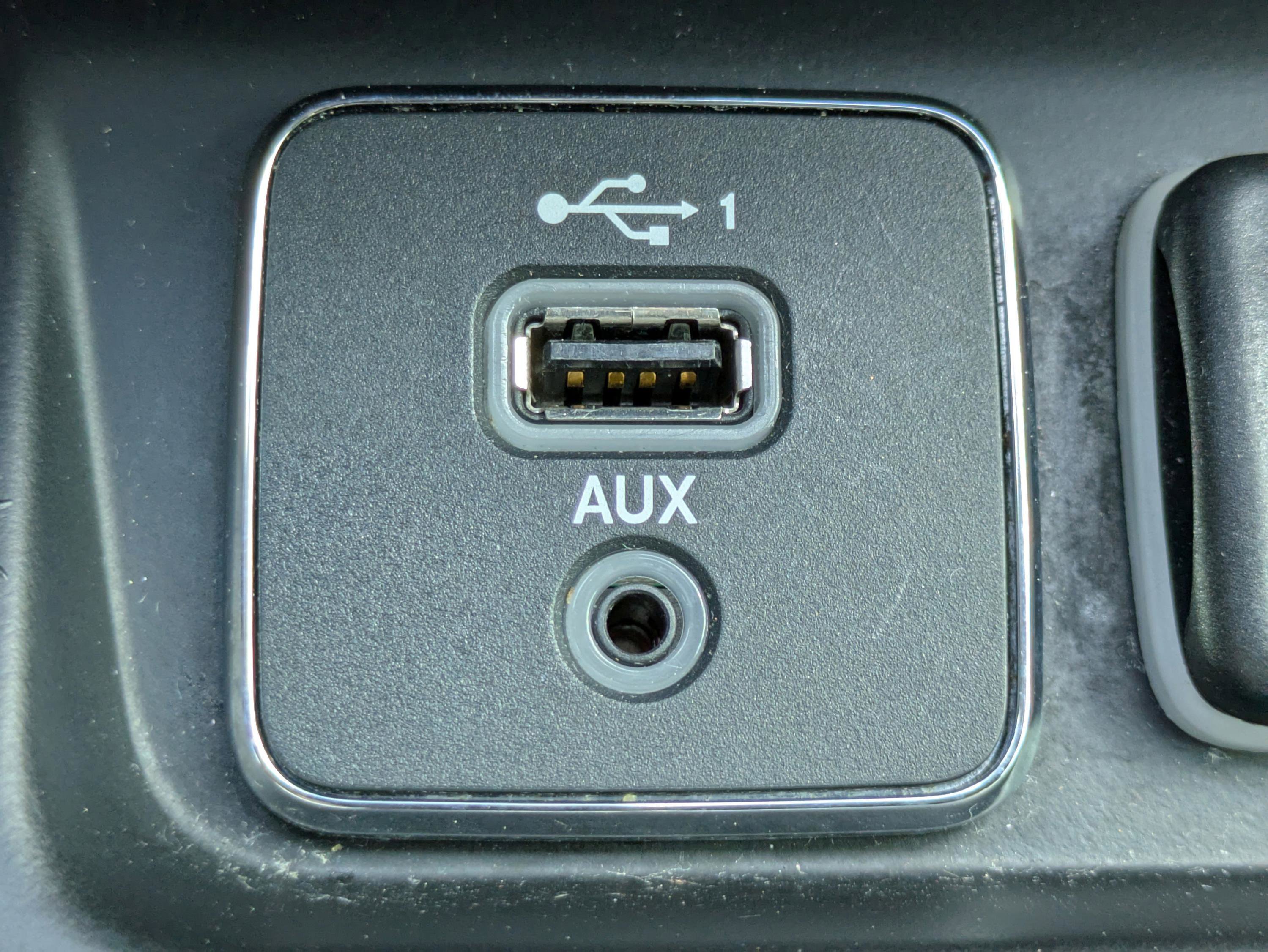 Used 2019 Jeep Cherokee Latitude Plus w/ Comfort/Convenience Group image 15