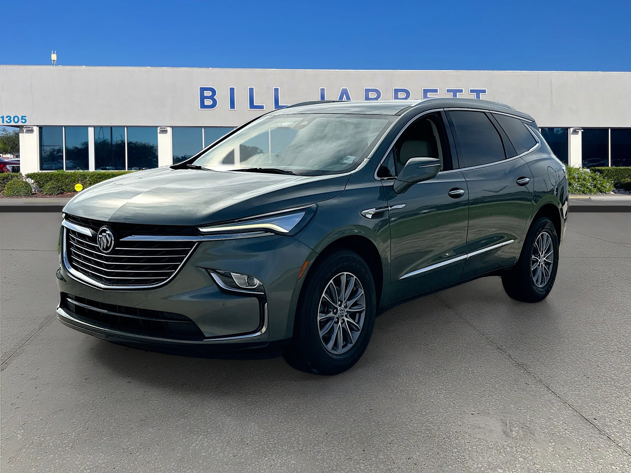 Used 2023 Buick Enclave Essence image 3