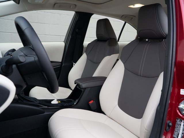 Used 2025 Toyota Corolla XLE image 5