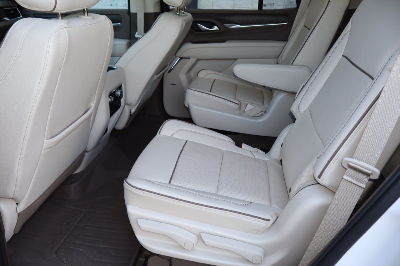 Used 2024 GMC Yukon Denali RWD image 6