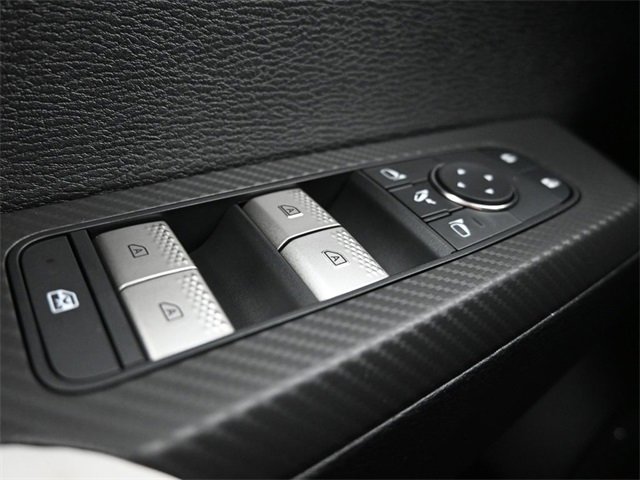 New 2025 Mitsubishi Outlander SE image 29