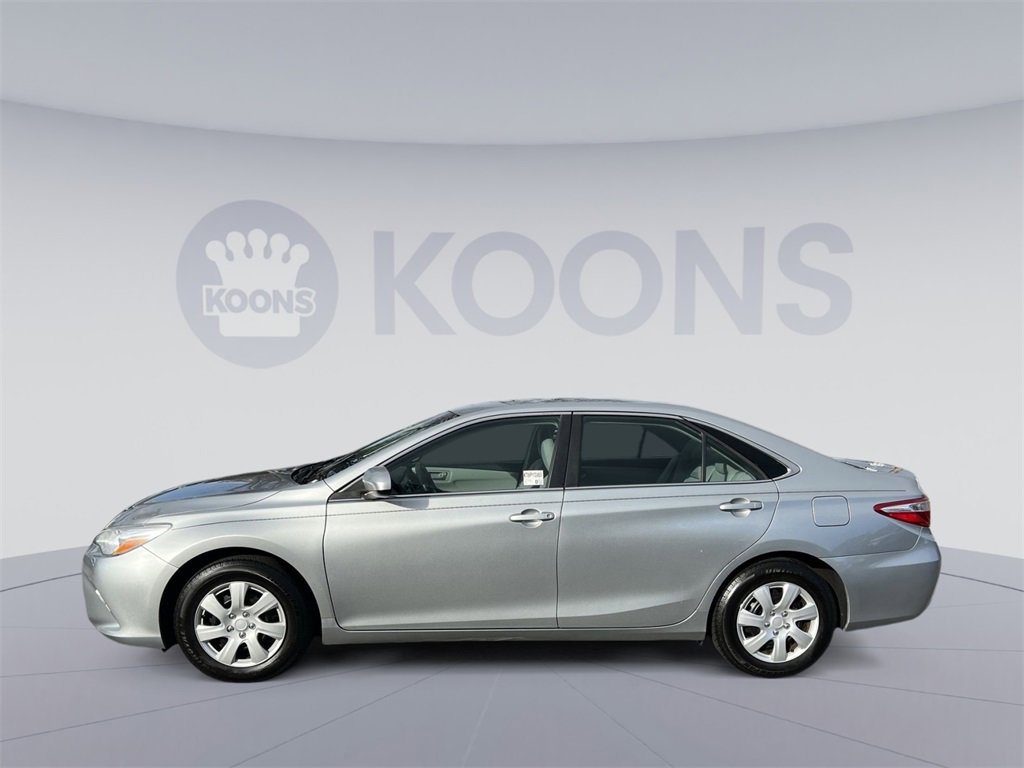 Used 2017 Toyota Camry LE image 2