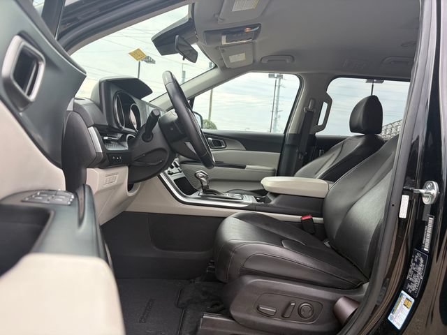 Used 2023 Kia Carnival LX FWD image 8