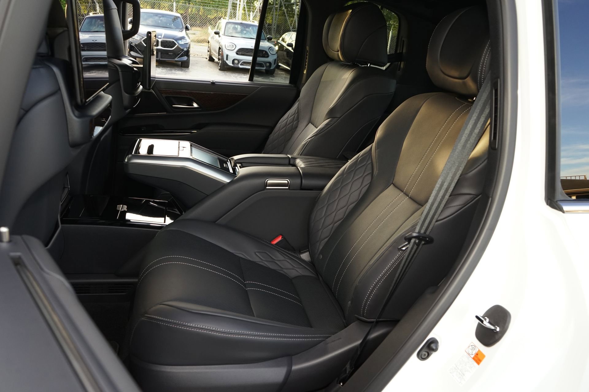 Used 2025 Lexus LX 700h Ultra Luxury w/ Accessory Package (2T) AWD/4WD image 23