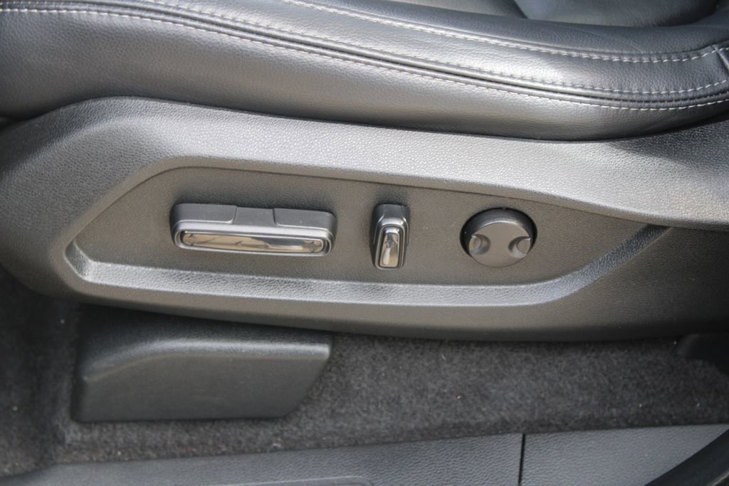 Used 2023 Honda Pilot Touring image 11