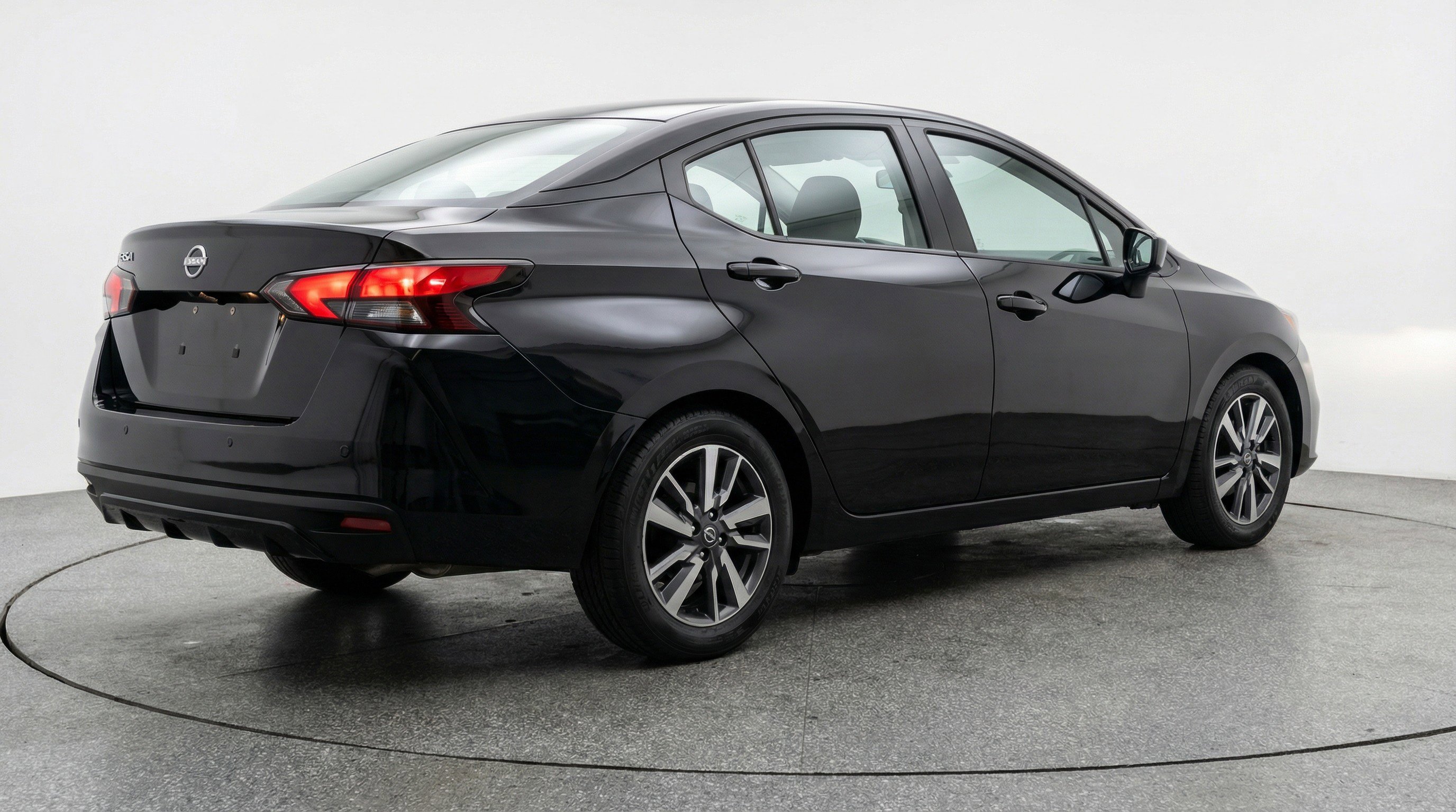Used 2025 Nissan Versa SV FWD image 9