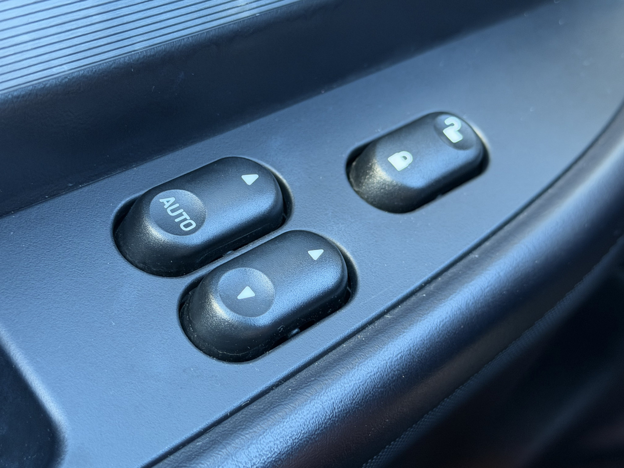Used 2004 Ford Thunderbird RWD image 19