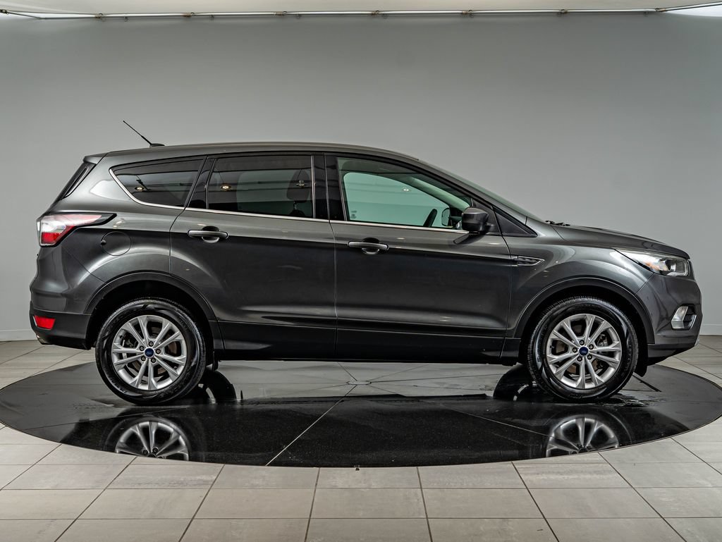 Used 2017 Ford Escape SE FWD image 4