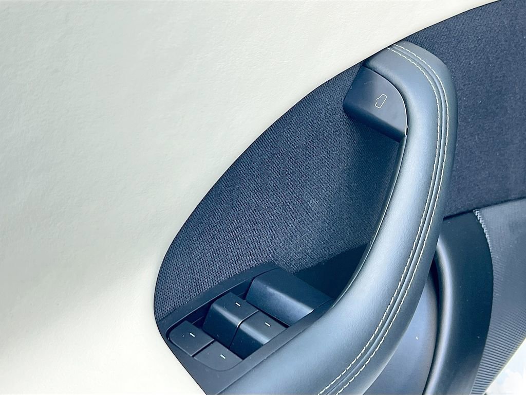 Used 2022 Tesla Model S image 17