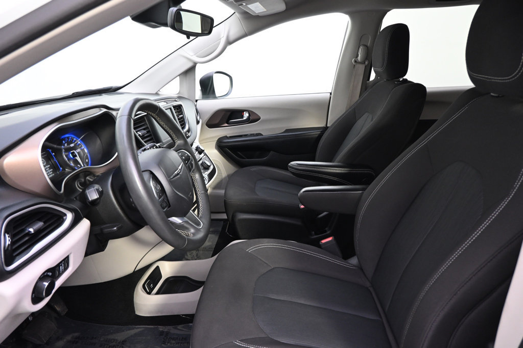Used 2023 Chrysler Voyager LX FWD image 11