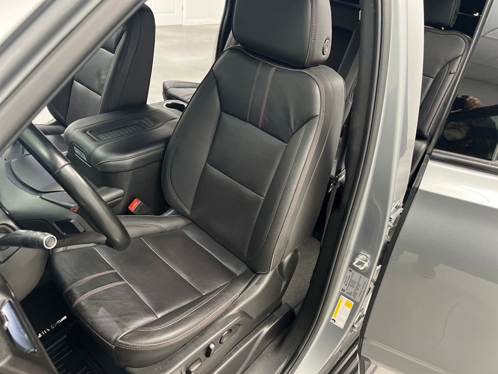 Used 2024 Chevrolet Suburban RST image 9