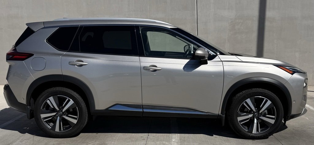 Used 2023 Nissan Rogue Platinum w/ Platinum Premium Package image 3