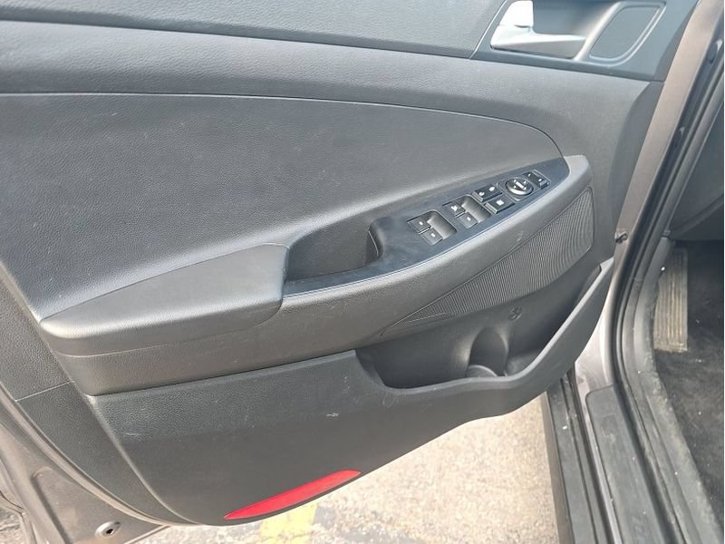 Used 2020 Hyundai Tucson Value FWD image 17