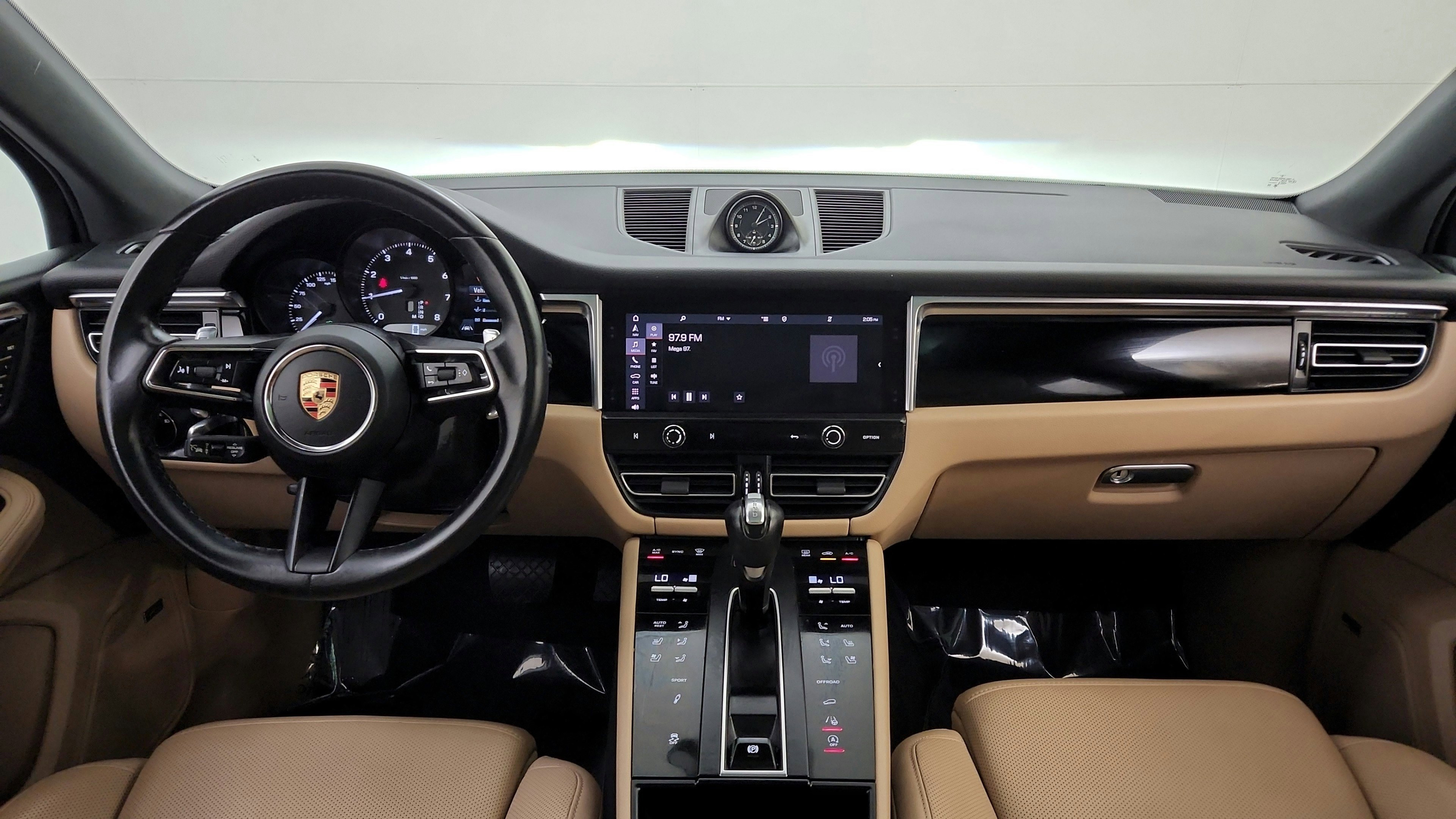 Used 2024 Porsche Macan AWD/4WD image 21