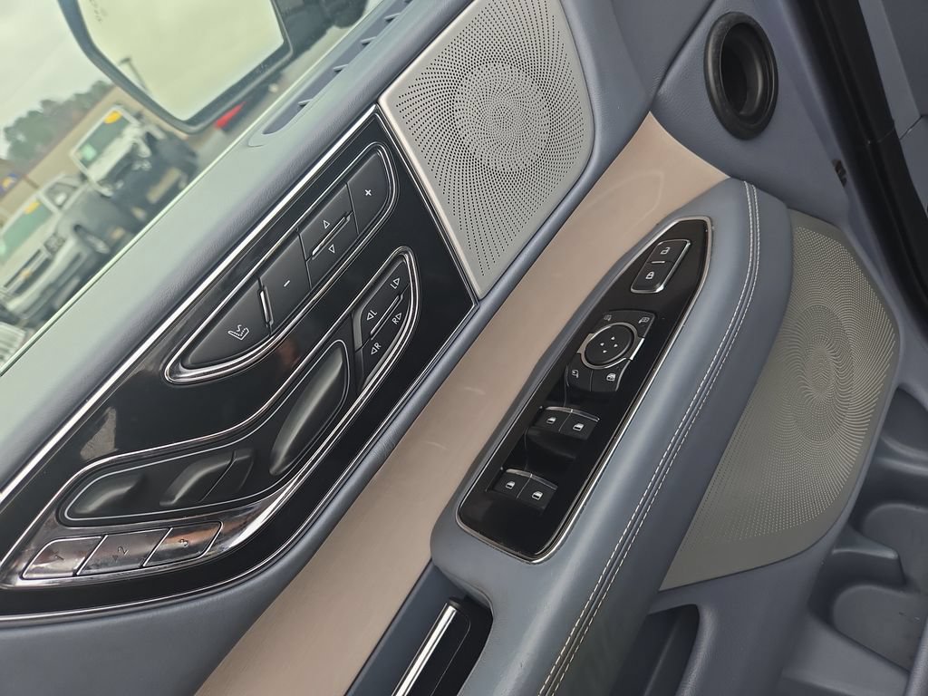 Used 2019 Lincoln Navigator Black Label AWD/4WD image 12