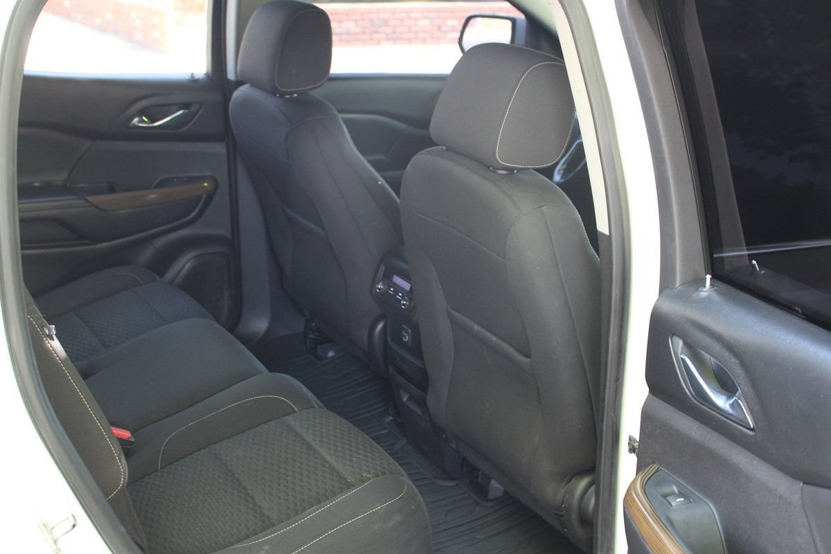 Used 2018 GMC Acadia SLE FWD image 15