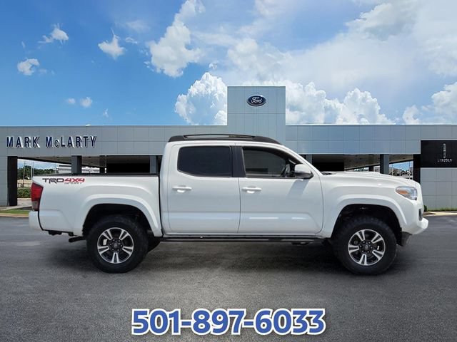 Used 2017 Toyota Tacoma TRD Sport AWD/4WD image 6