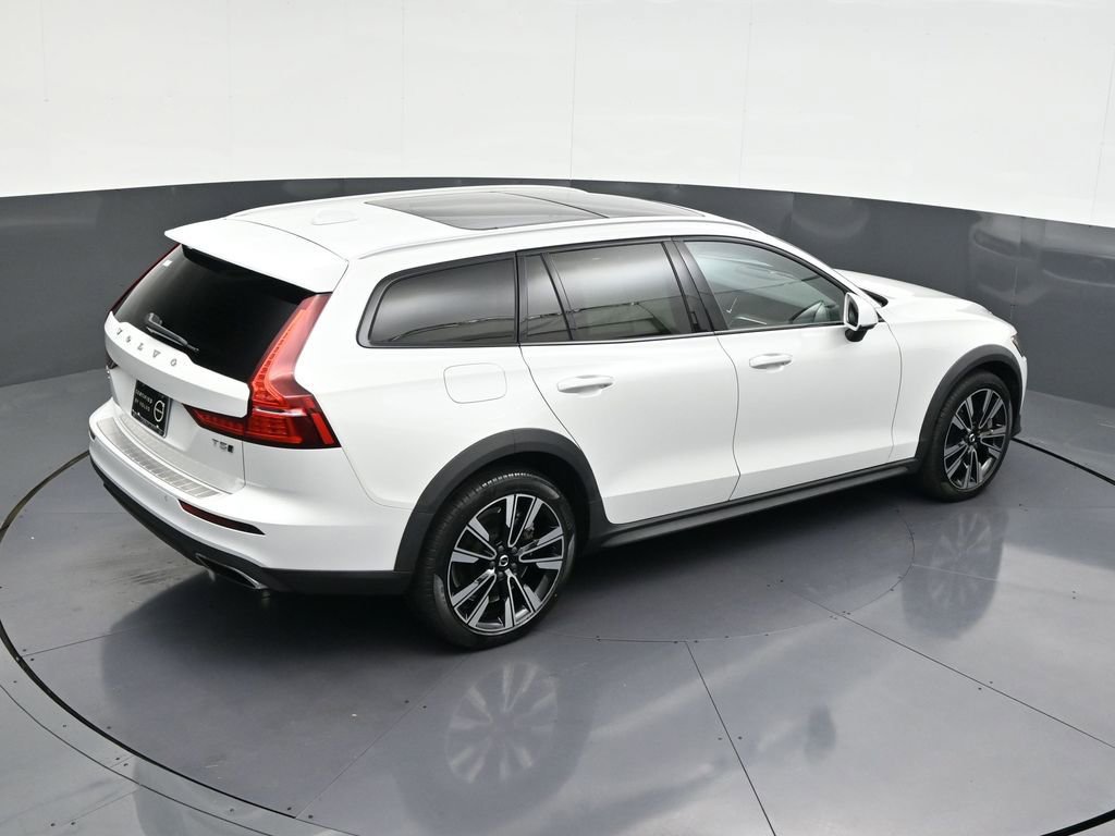 Certified 2022 Volvo V60 T5 Cross Country w/ Climate Package image 21