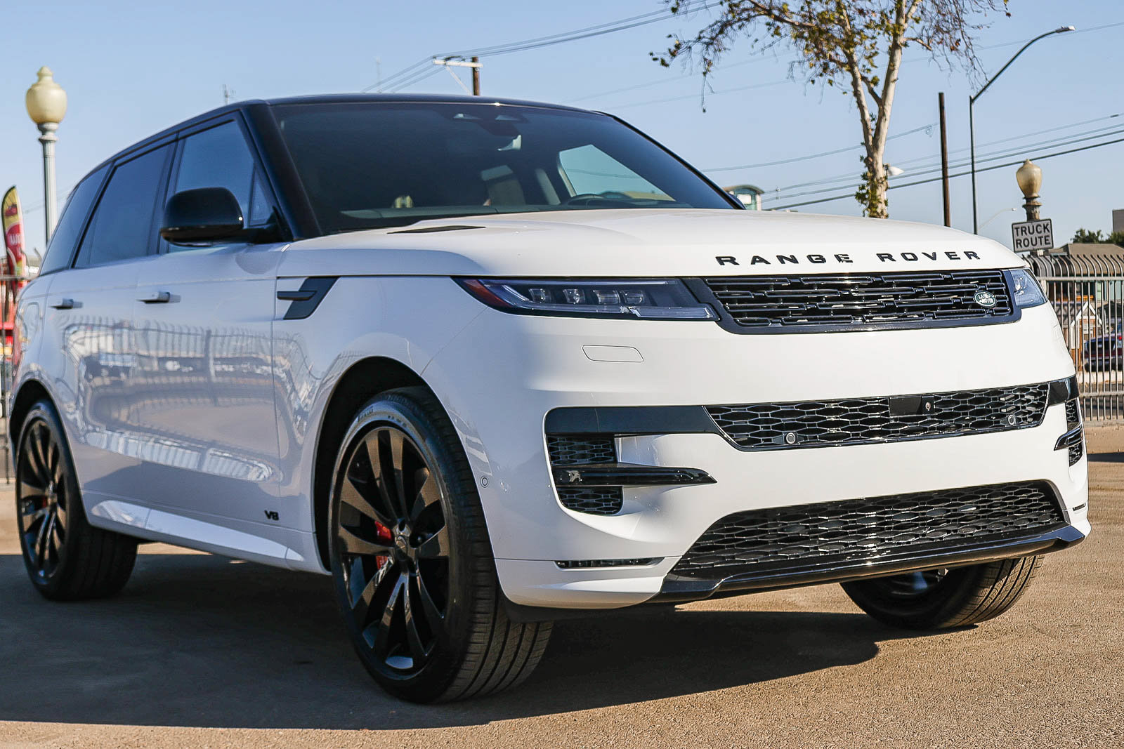 New 2026 Land Rover Range Rover Sport Dynamic SE AWD/4WD image 3