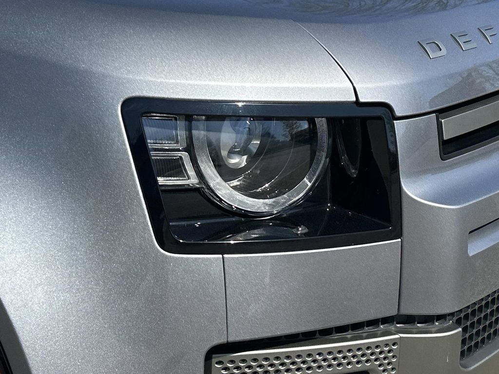 Used 2022 Land Rover Defender 90 X-Dynamic S AWD/4WD image 10