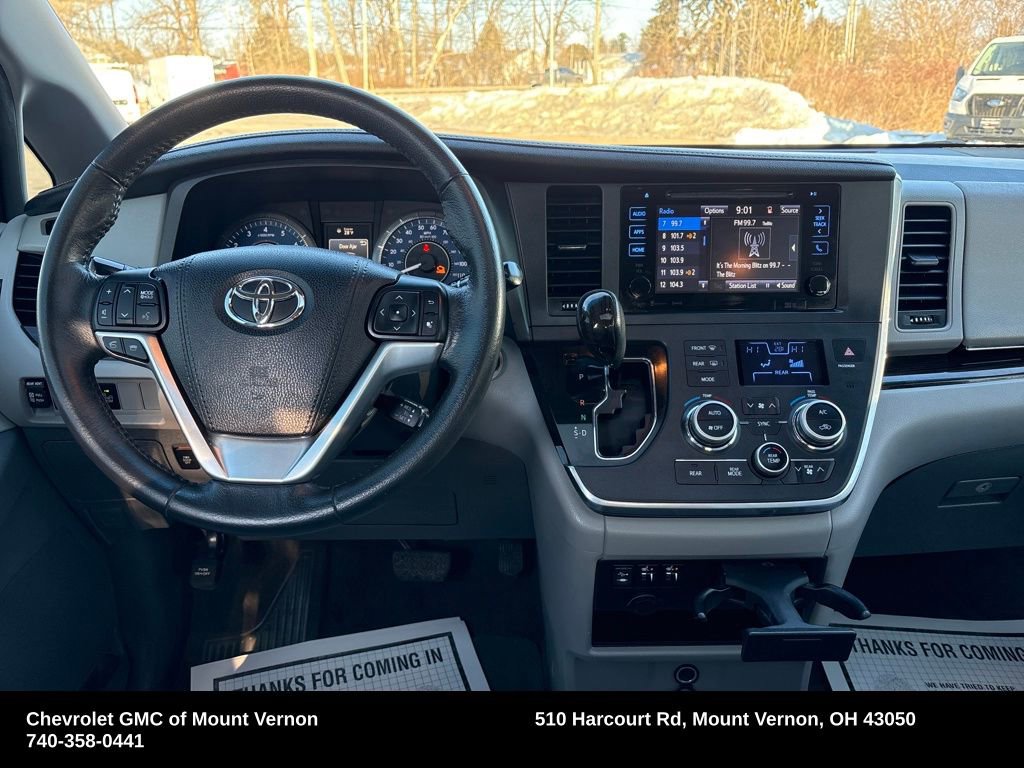 Used 2017 Toyota Sienna L image 24