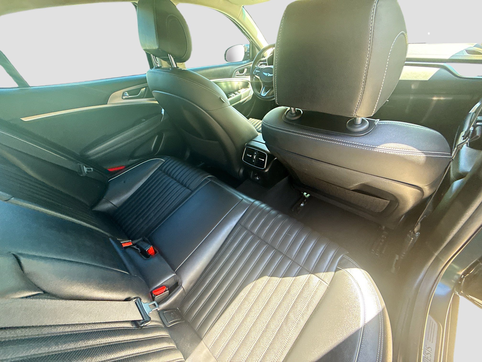 Used 2022 Genesis G70 3.3T image 30