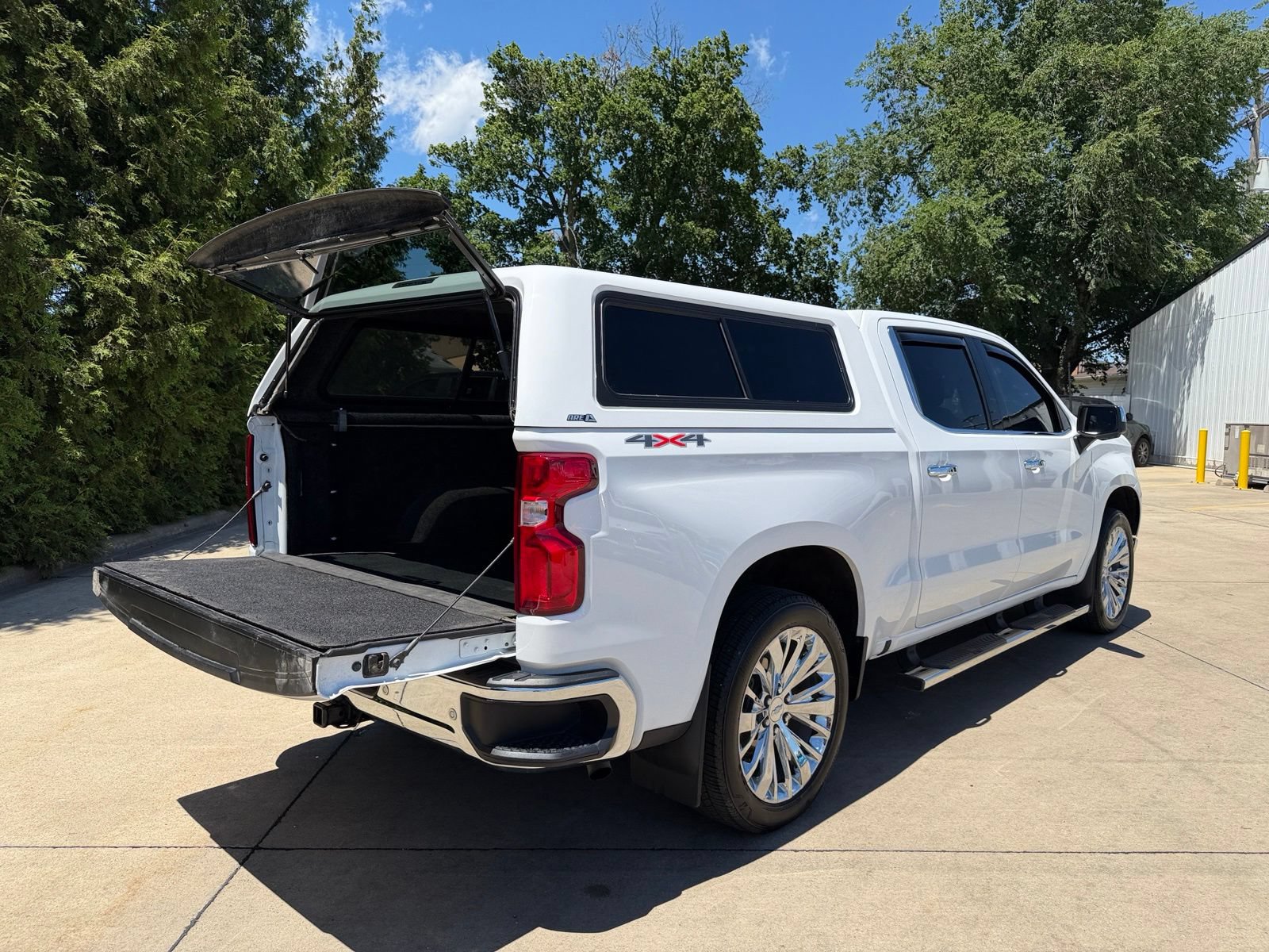 Used 2023 Chevrolet Silverado 1500 LTZ w/ Technology Package AWD/4WD image 13