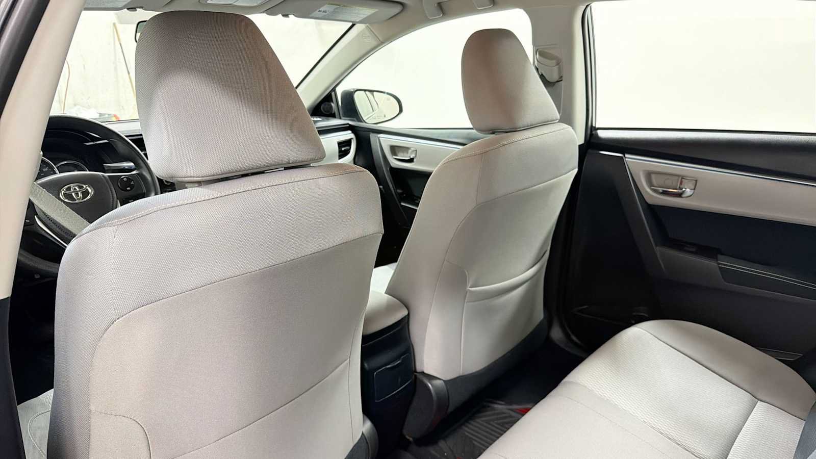 Used 2014 Toyota Corolla LE FWD image 24