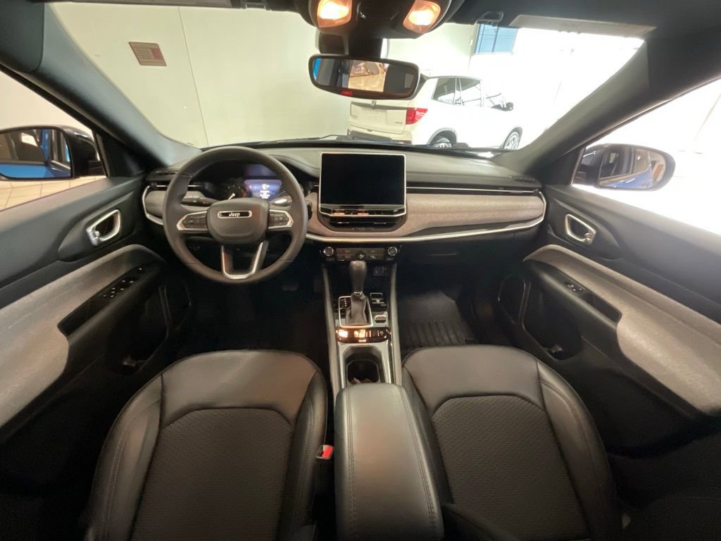 Used 2024 Jeep Compass Latitude image 9