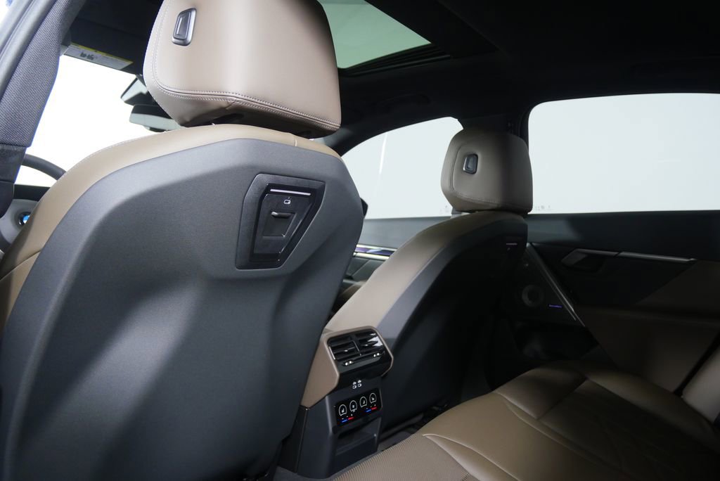 Used 2026 BMW 540i xDrive w/ M Sport Package image 19