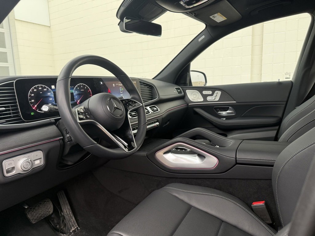 Used 2025 Mercedes-Benz GLS 450 4MATIC image 4