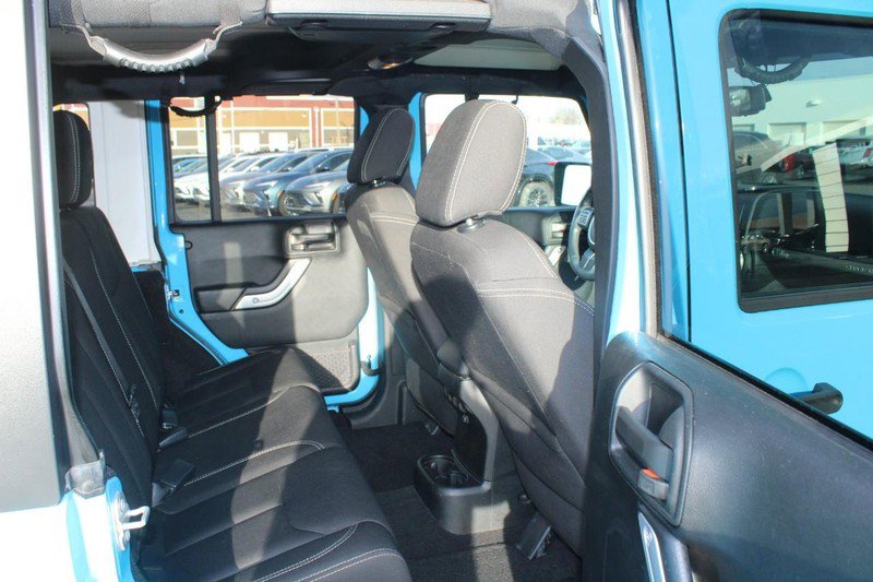 Used 2017 Jeep Wrangler Unlimited Sahara w/ Connectivity Group image 13