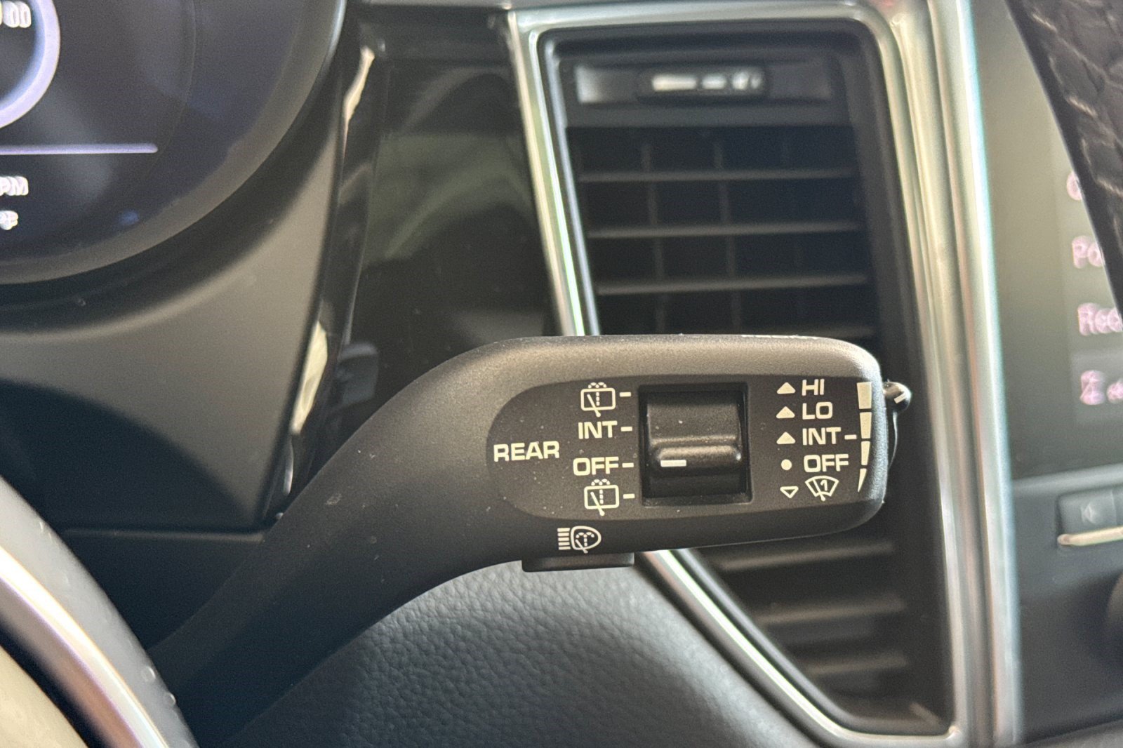 Used 2018 Porsche Macan Sport Edition AWD/4WD image 33