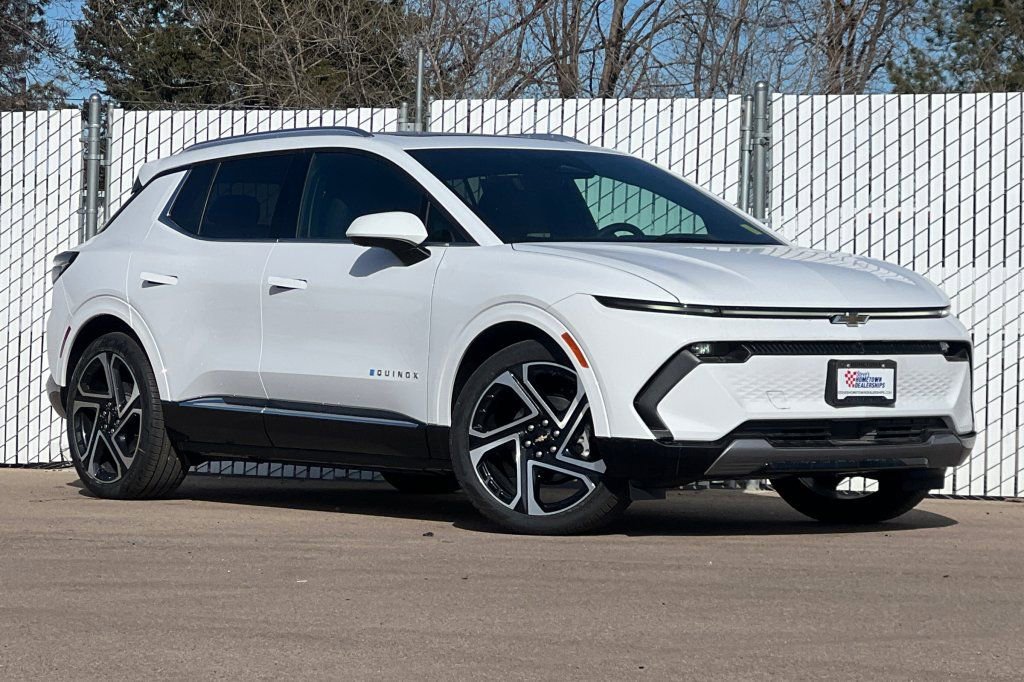 New 2026 Chevrolet Equinox EV LT image 2