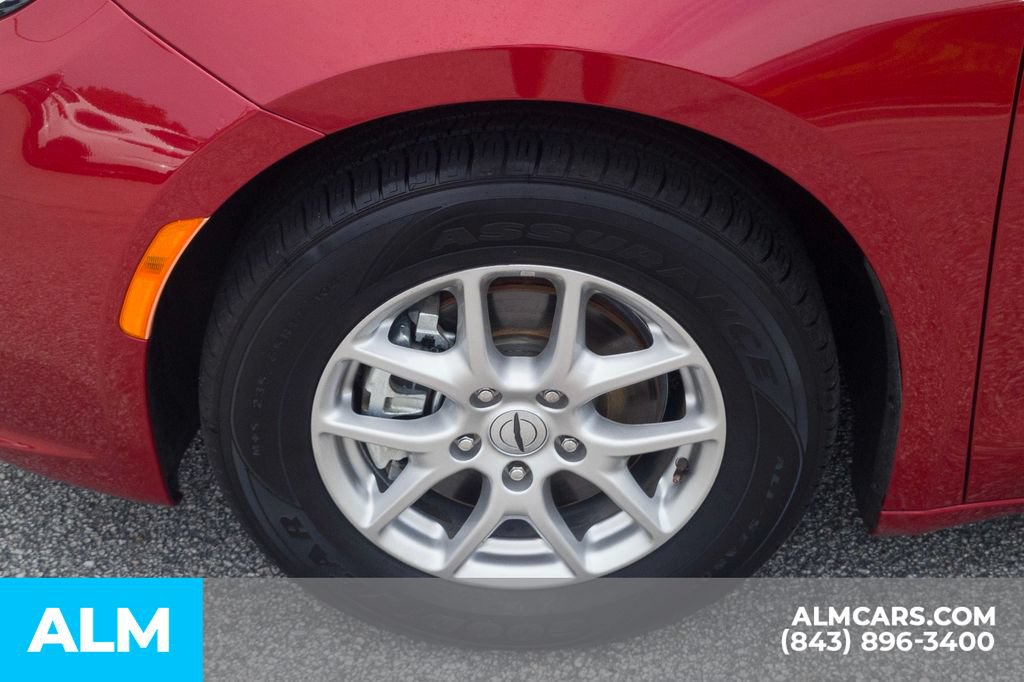 Used 2024 Chrysler Pacifica Touring-L FWD image 14