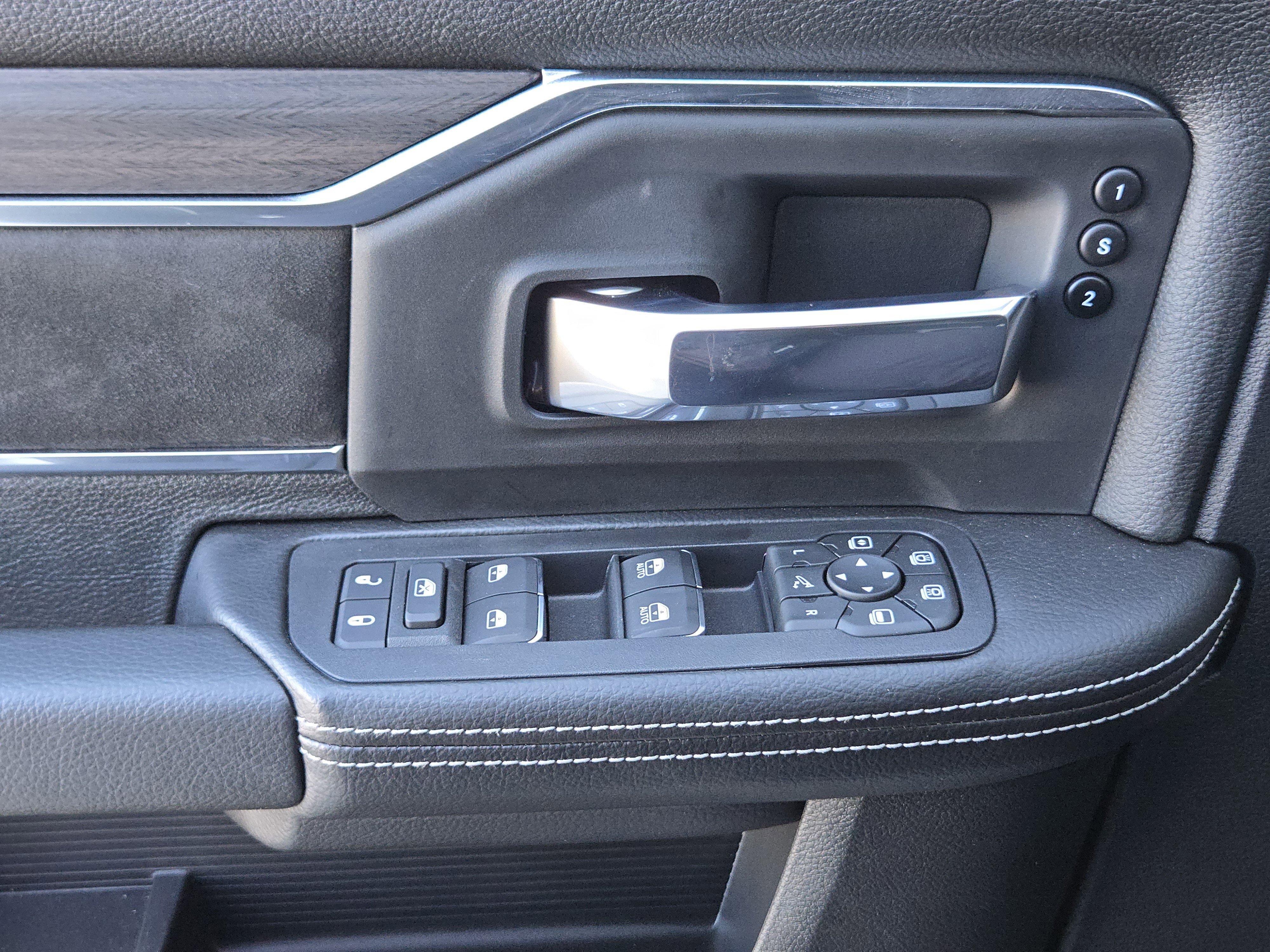 New 2026 RAM 3500 Laramie AWD/4WD image 19
