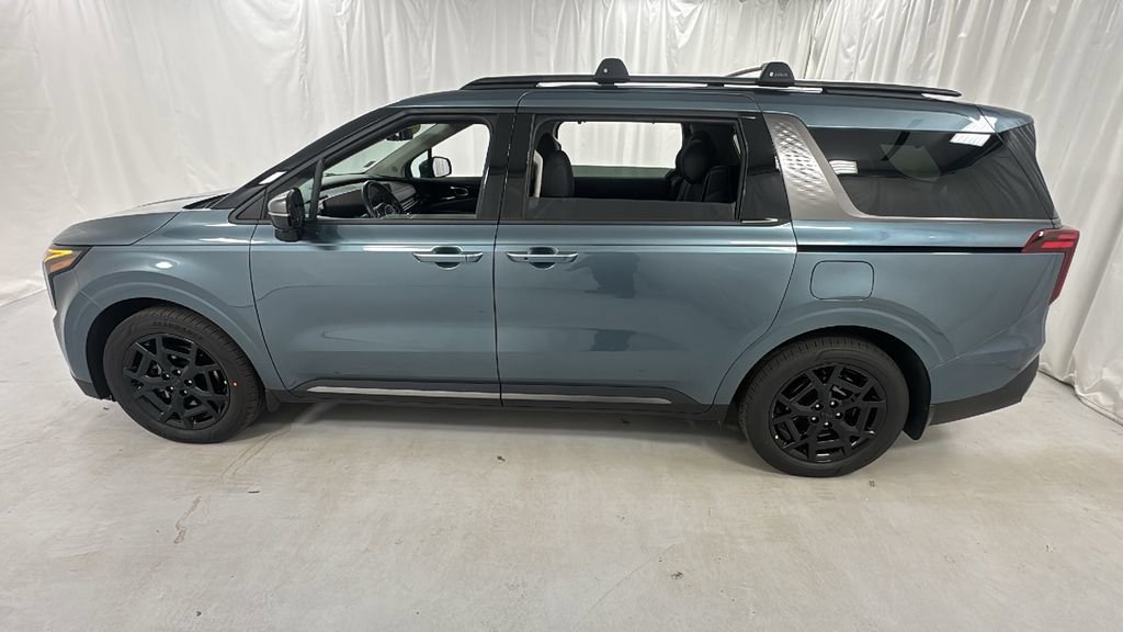 Used 2025 Kia Carnival SX Prestige image 6