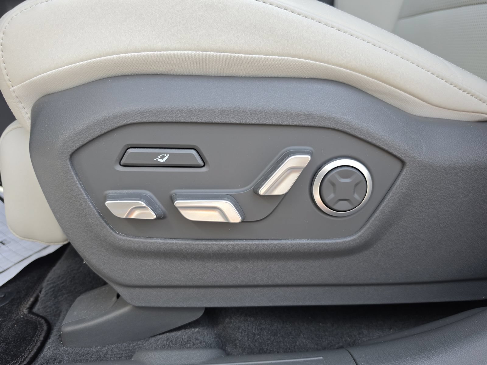 Used 2025 Hyundai Santa Fe Calligraphy AWD/4WD image 23