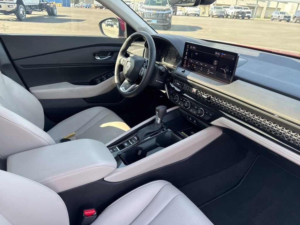 Used 2025 Honda Accord Touring image 10