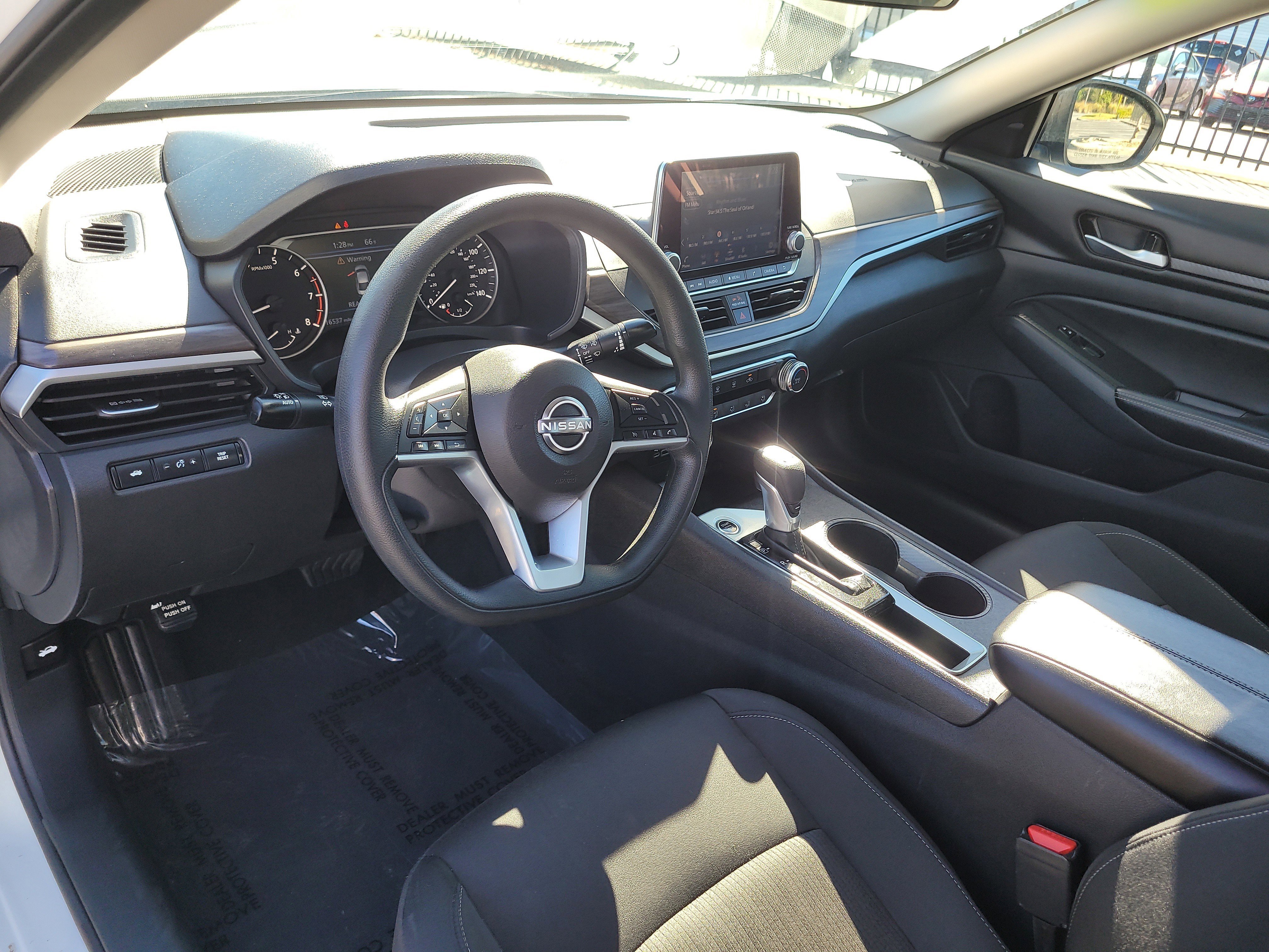 Used 2025 Nissan Altima 2.5 SV image 18