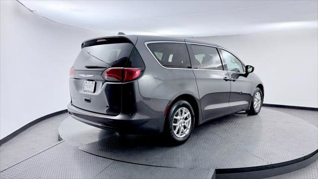 Used 2017 Chrysler Pacifica Touring image 8