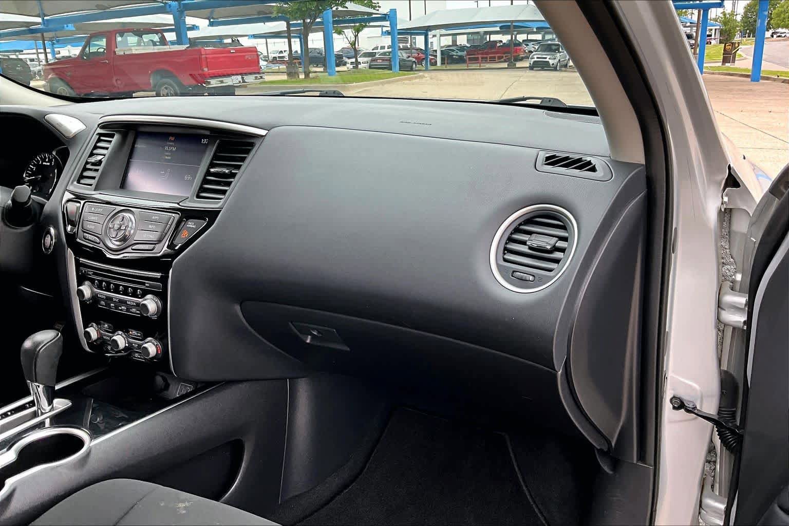 Used 2020 Nissan Pathfinder SV FWD image 19