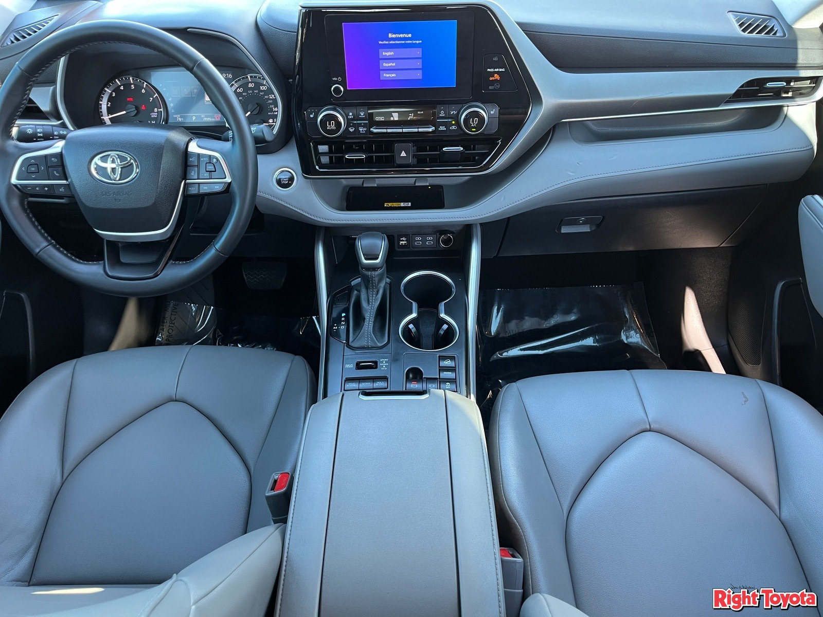 Used 2024 Toyota Highlander XLE AWD/4WD image 17