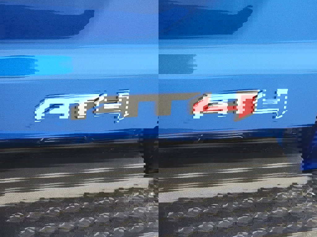 Used 2024 GMC Canyon AT4 w/ Technology Package image 10