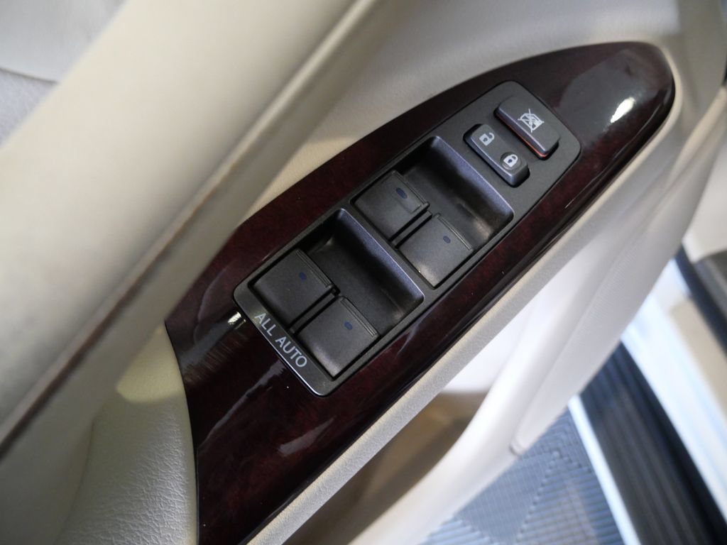 Used 2014 Lexus LX 570 4WD image 16