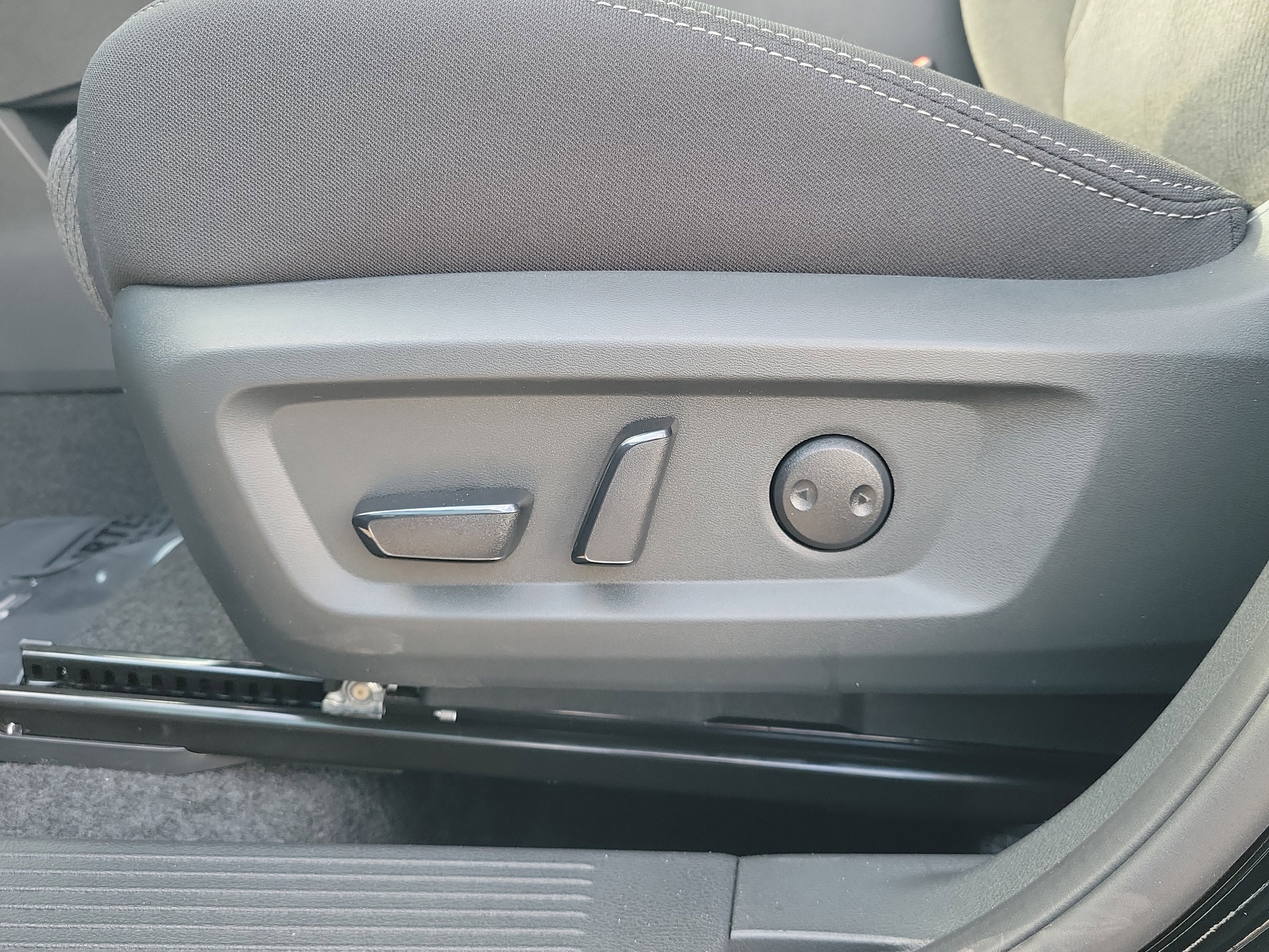 Certified 2026 Nissan Rogue SV w/ Cold Weather Package FWD image 15
