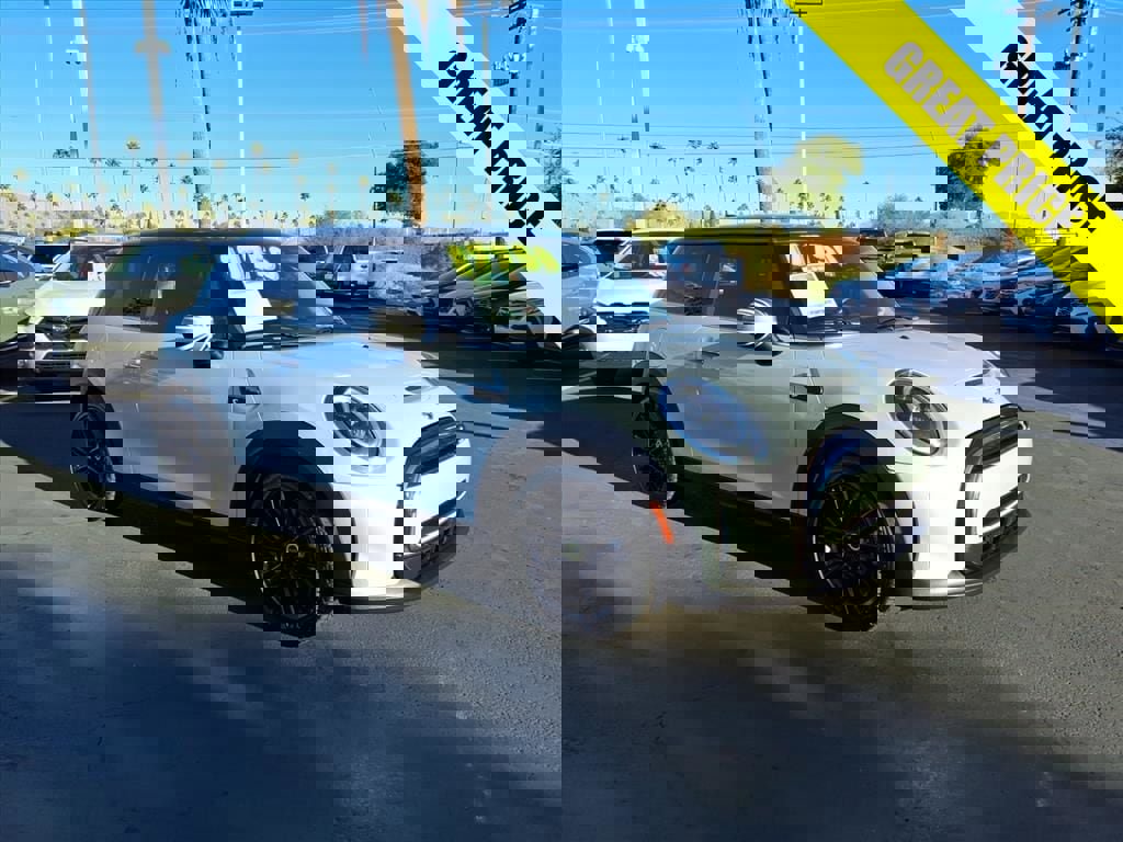 Used 2022 MINI Cooper SE image 1