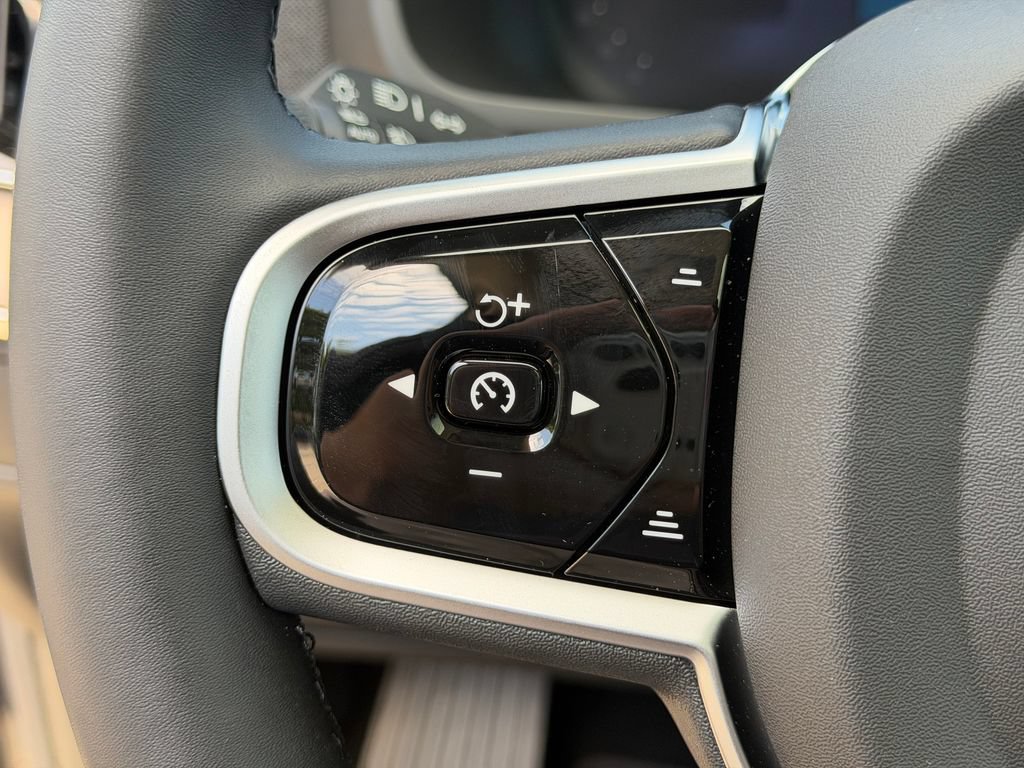 New 2026 Volvo XC90 B6 Plus w/ Protection Package Premier AWD/4WD image 20