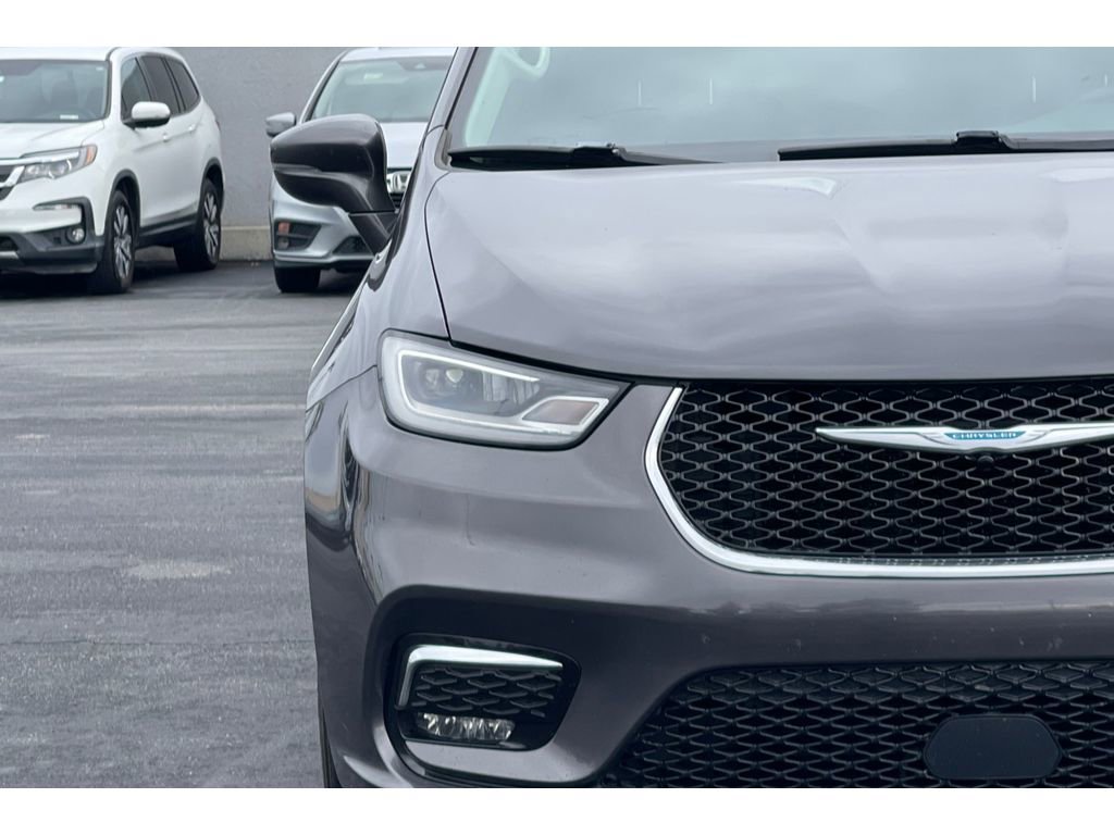 Used 2021 Chrysler Pacifica Touring w/ Uconnect Theater Family Group image 11